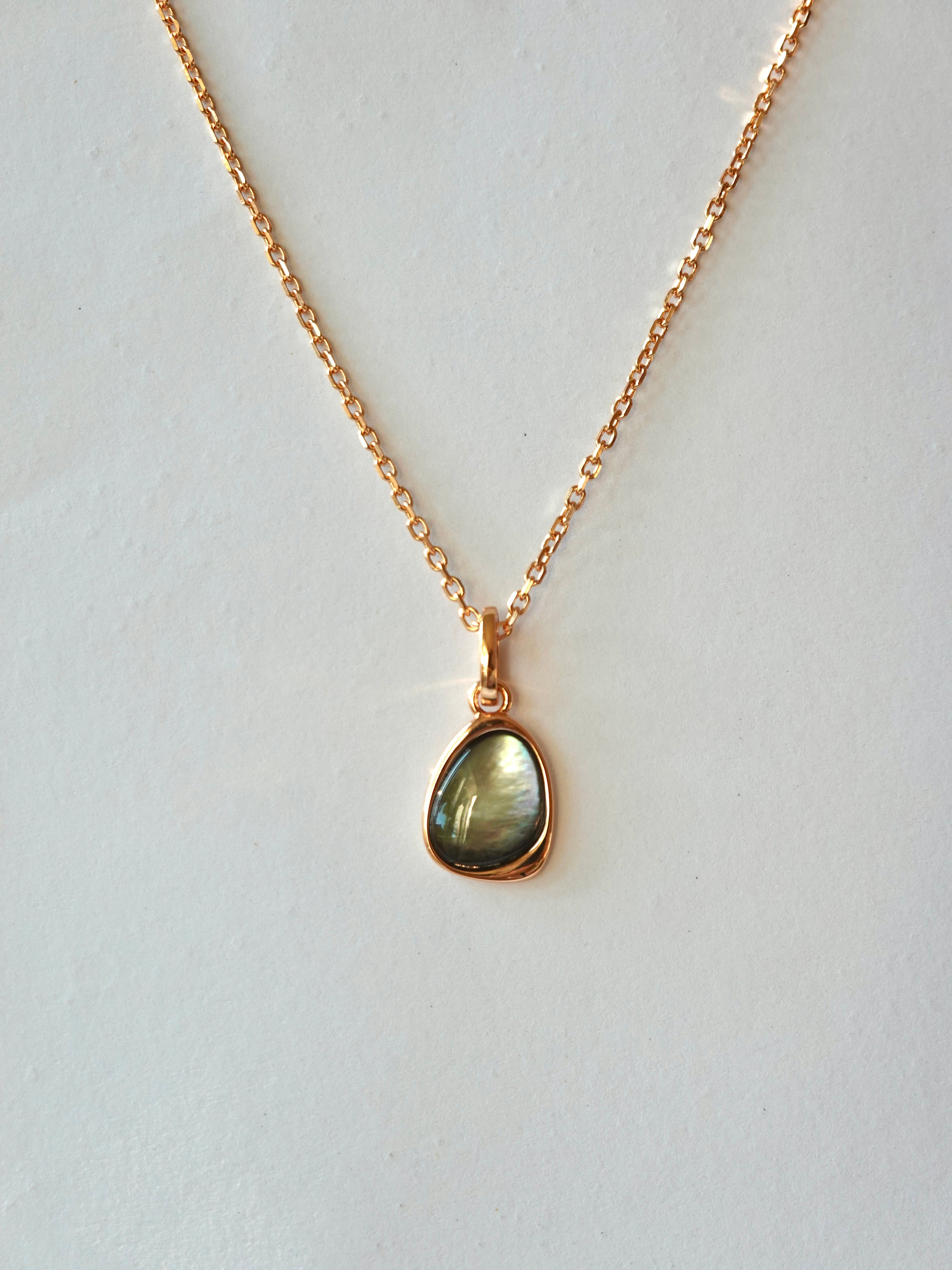 Natural Black-Lip Mother-of-Pearl Pendant Necklace