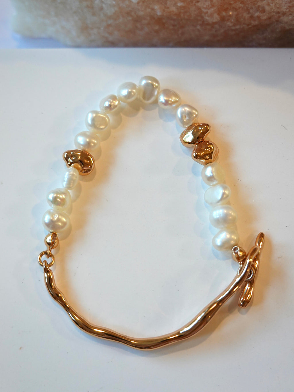 Split Arc Pearl Bracelet