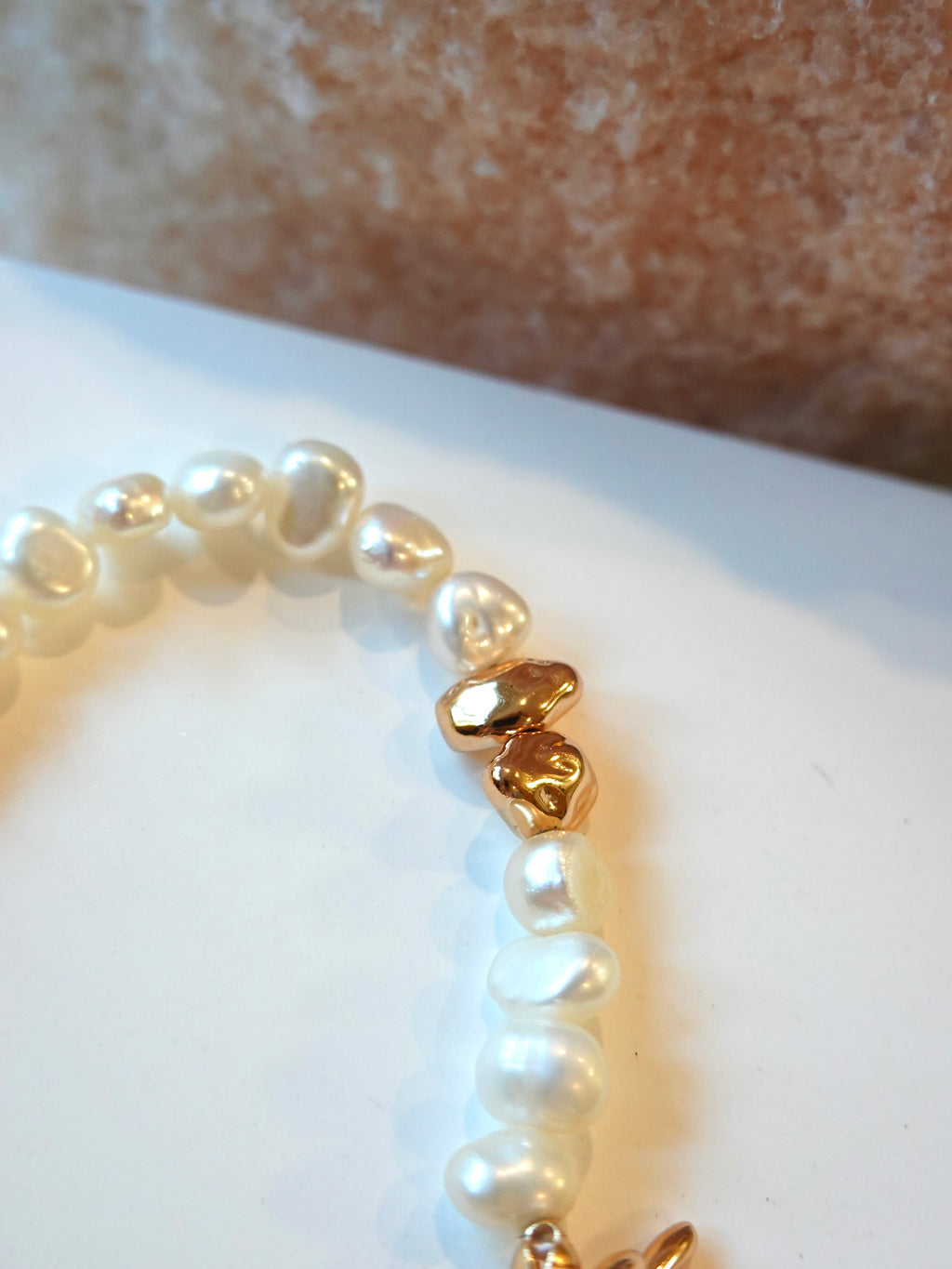 Split Arc Pearl Bracelet