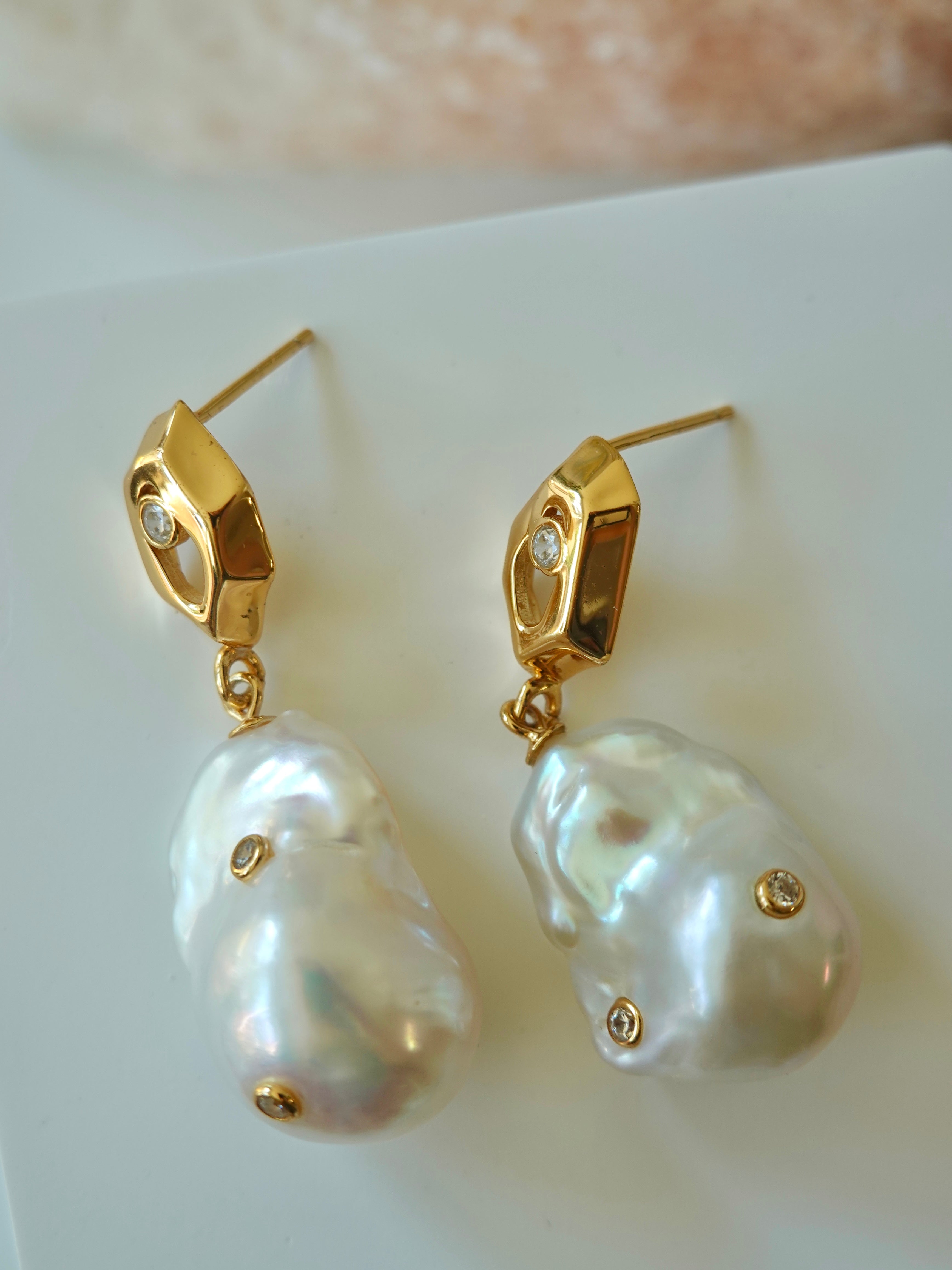 Icon Baroque Pearl Earrings