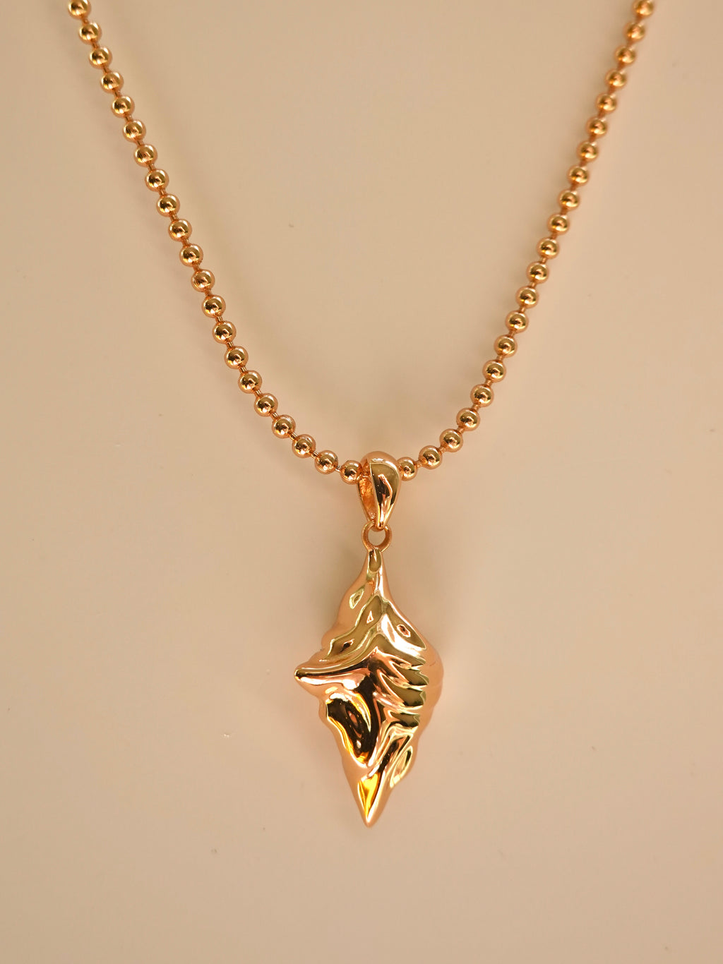 Icon Shell Pearl Necklace