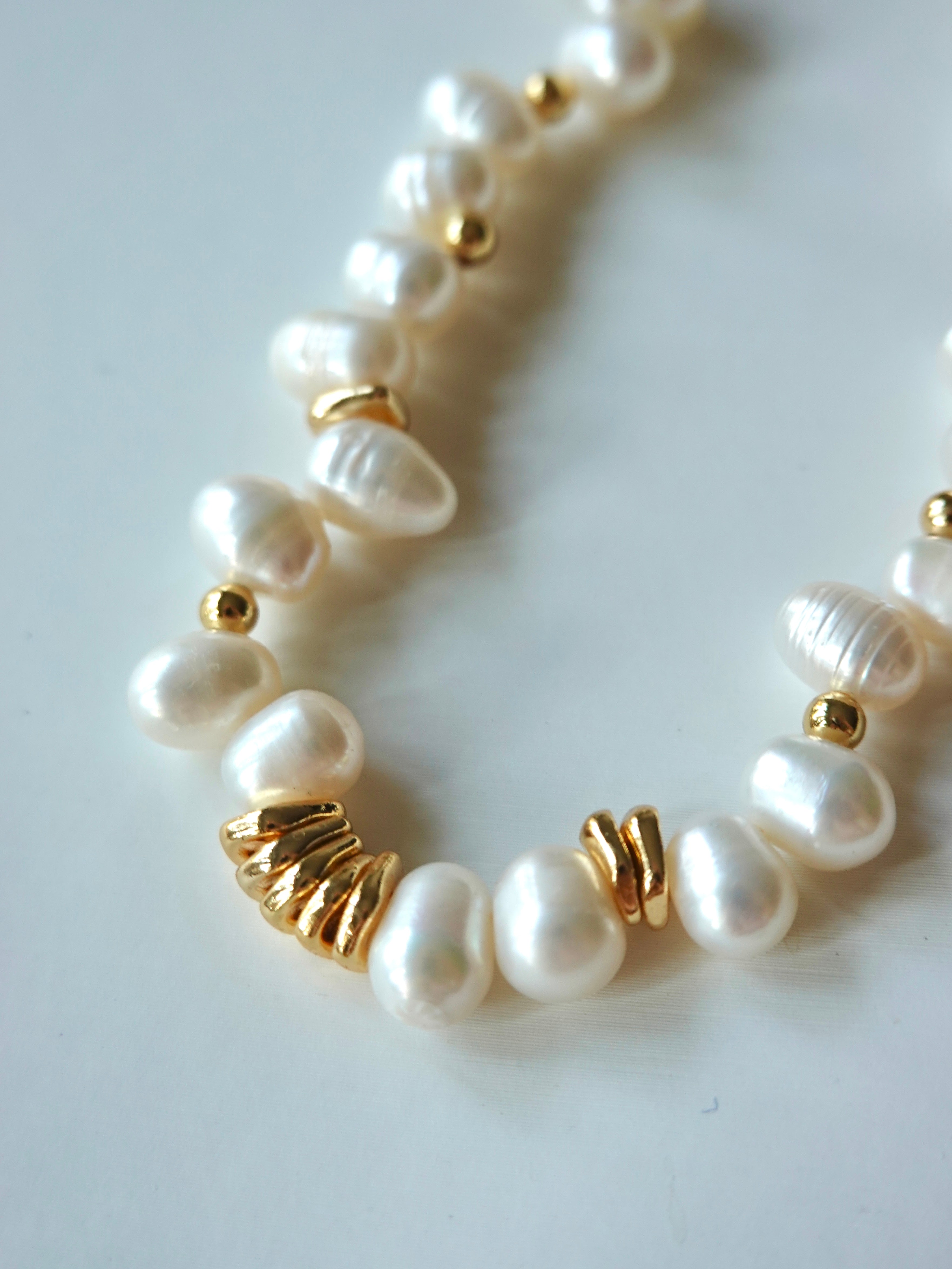 Stagger Pearl Necklace