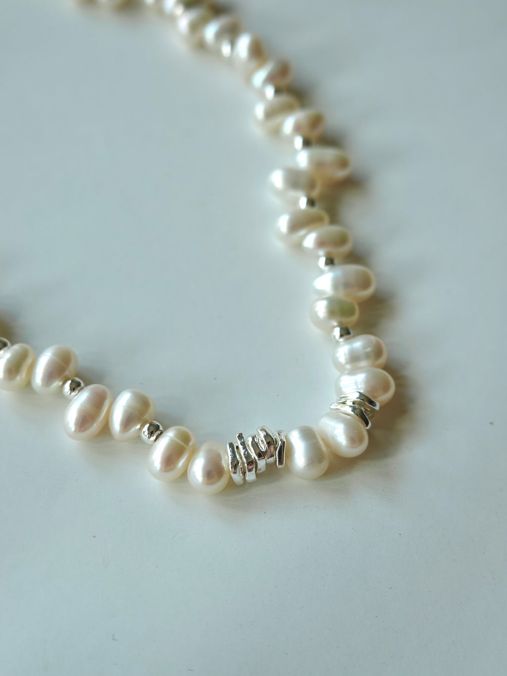 Stagger Pearl Necklace