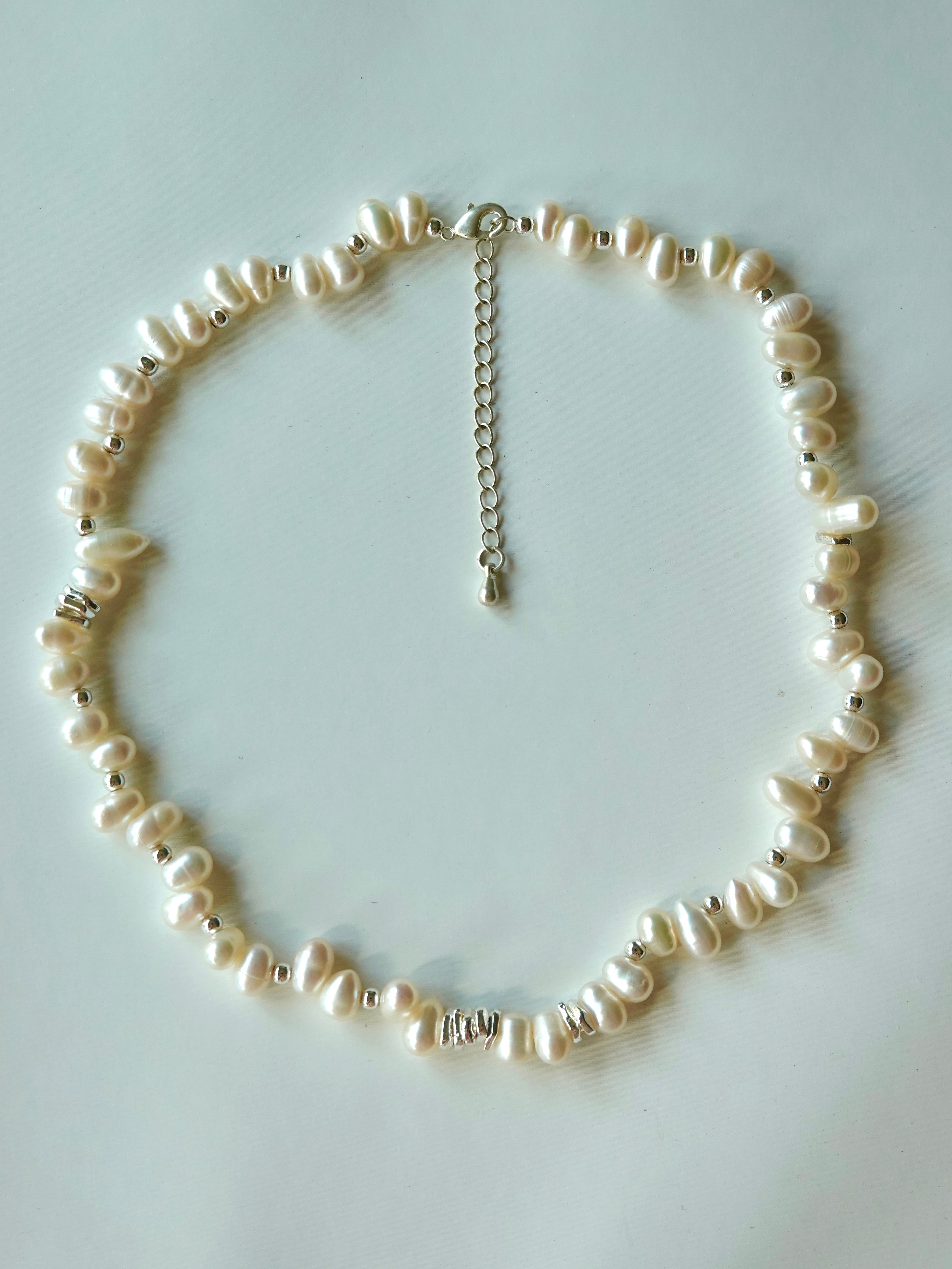 Stagger Pearl Necklace